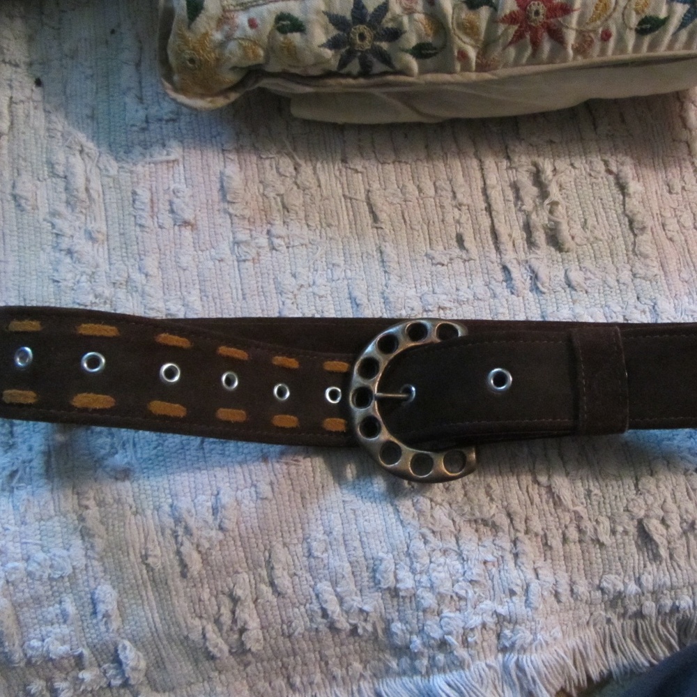 VTG BROWN SUEDE HIPPIE BELT